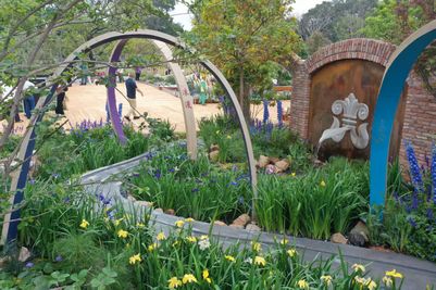 Rainbow Garden : The Messenger’s Path 107