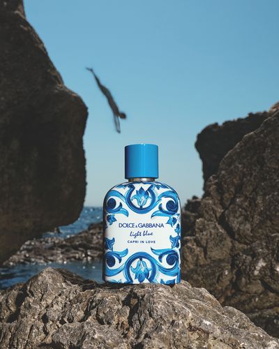 DG_FF25_LB_EC_PRODUCT2_LB_CAPRI_IN_LOVE_MALE_EDP_100ML_8054754407280_JPG_4_5_300DPI_CMYK.jpg
