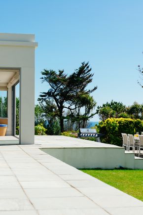 Perfect-Stays-Ednovean-House-exterior-2.jpg