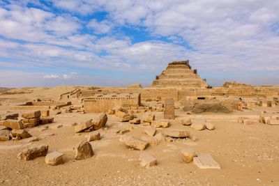Saqqara shutterstock_1048152982.jpg