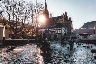 Tinguely-Brunnen_L1310849.jpg