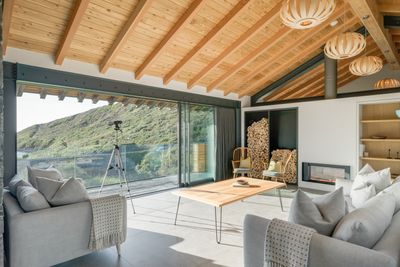 Perfect-Stays-Noordhoek-living-area-1.jpg