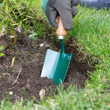 _carbon-steel-hand-trowel-1111208wr_Med.jpg