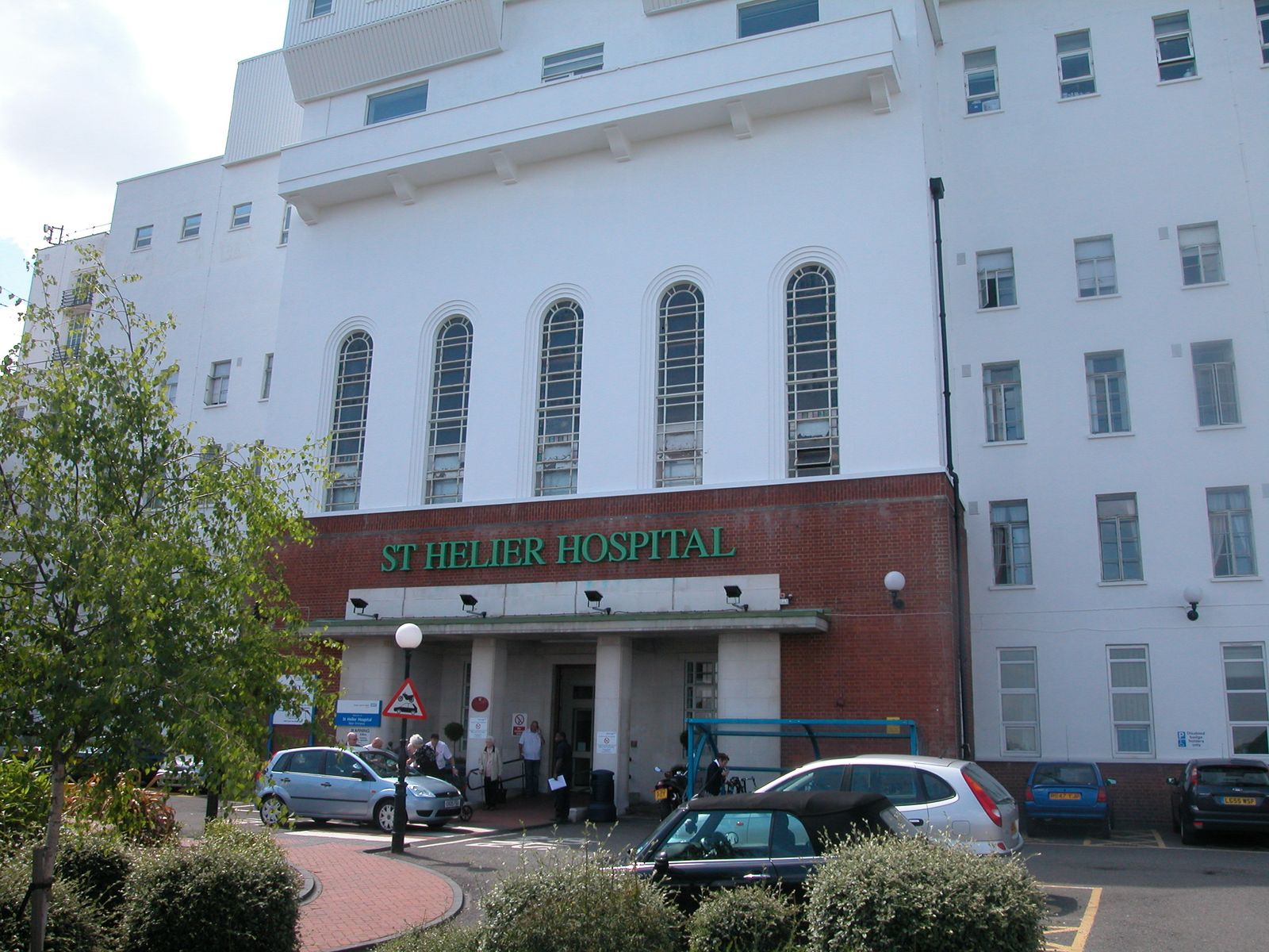 St Helier Hospital.jpg