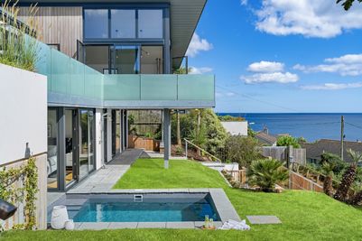 Perfect-Stays-Eden-swimming-pool.jpg