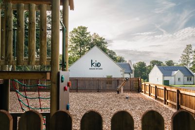 Jhogg-SchlossRoxburghe-kiokids-LAR505625.jpg