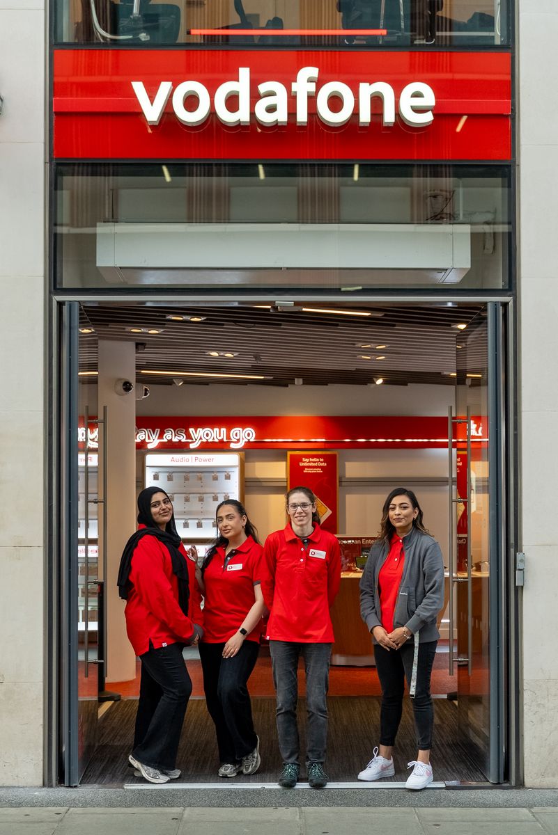 Vodafone Oxford Street - iPhone 17 - 31.jpg