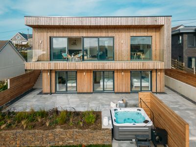 Perfect-Stays-Gwelefan-exterior.jpg
