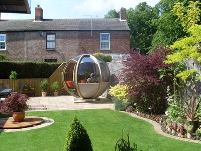 Ornate Garden Luxury Rotating Seater Garden Pod