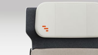 Close-up of ALIZÉ headrest and Expliseat logo.