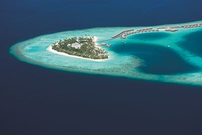 halaveli-maldives-aerial-view-3_hd.jpg
