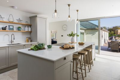 perfect-stays-rosevean-kitchen-2.jpg
