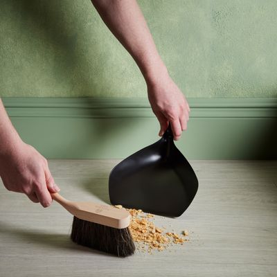 Natural Life NL109000 Beech Handled Dustpan and Brush.jpg