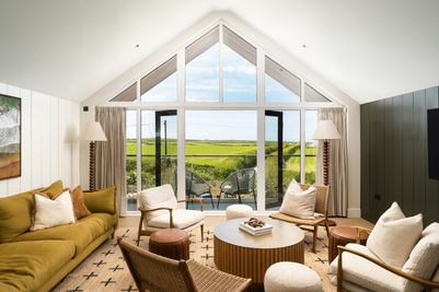 Perfect-Stays-Treyarnon-View-living-area-1.jpg