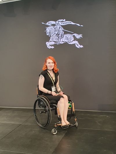 Ivy with her award 