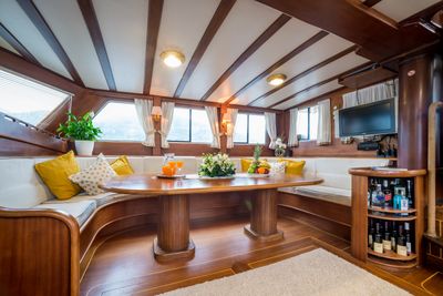 Gulet Kaptan Sevket Interiors_5086.jpg