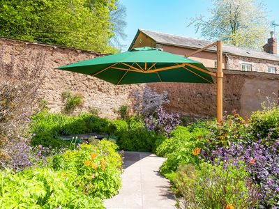 Eclipse Cantilever Parasol