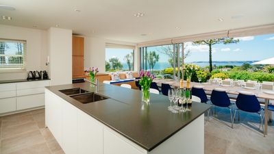 Perfect-Stays-Ednovean House-kitchen-1.jpg