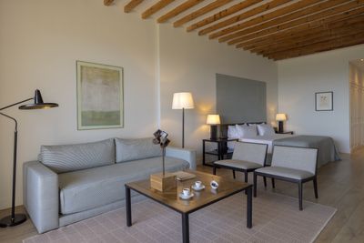 Suite 4.jpg