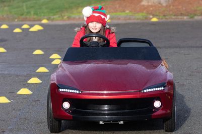 4-10 year olds can drive the Firefly Sport with Young Driver