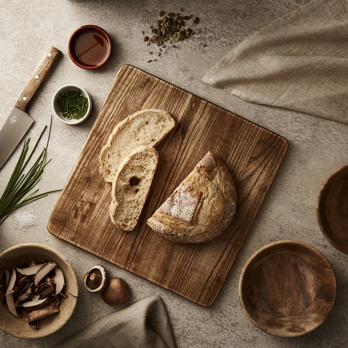 BO847025 - Barbary & Oak Hoxton Vintage Ash Wood Chopping Board.jpg