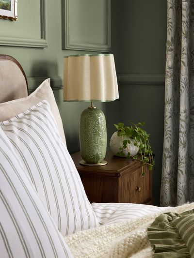 Silchester Table Lamp in Green Ceramic