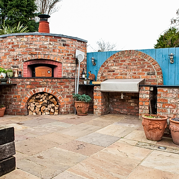 A Valoriani pizza oven garden installation.