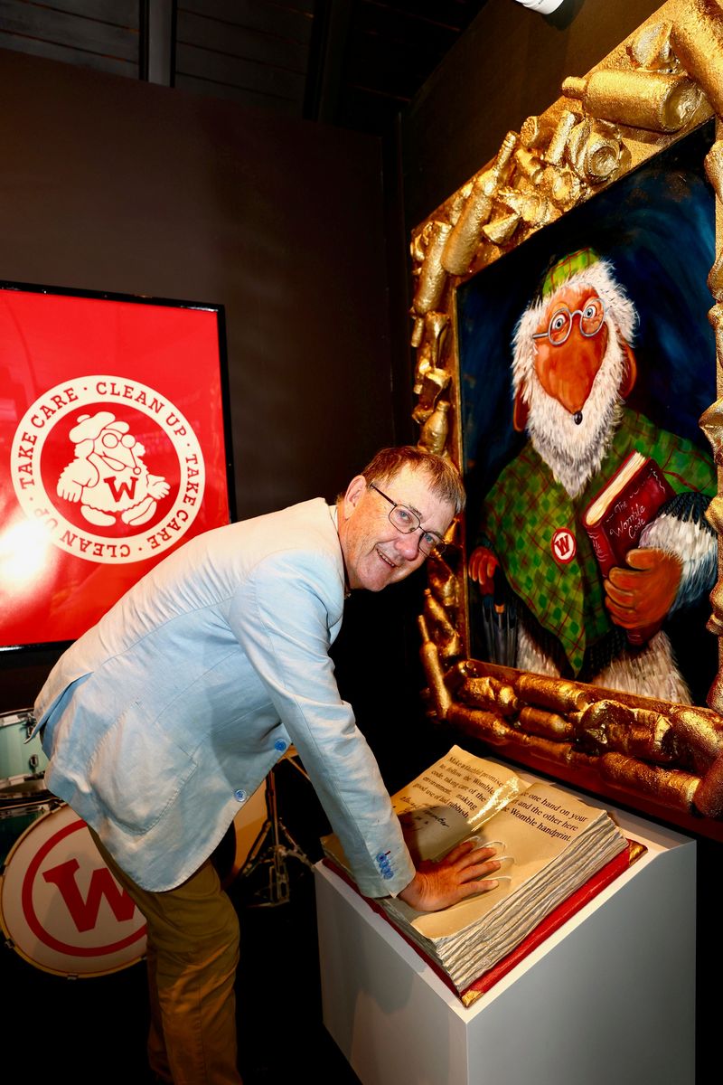 Marcus Robertson, Elisabeth Beresford's son, taking Uncle Bulgaria's pledge at Heights of Abraham.jpg