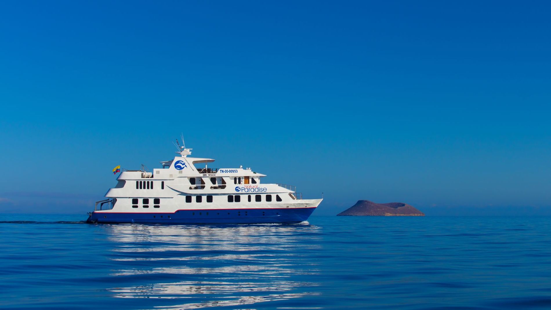 Natural Paradise Yacht, Exterior, Galapagos