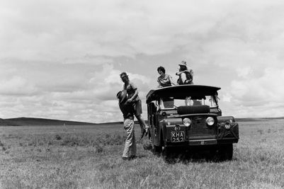 one+of+the+earliest+Landrovers+in+the+country.+50s.+Glen+with+clients.JPG