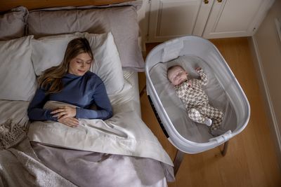 Graco Eluma™ Nest Bedside Crib with Cry Detection Technology  