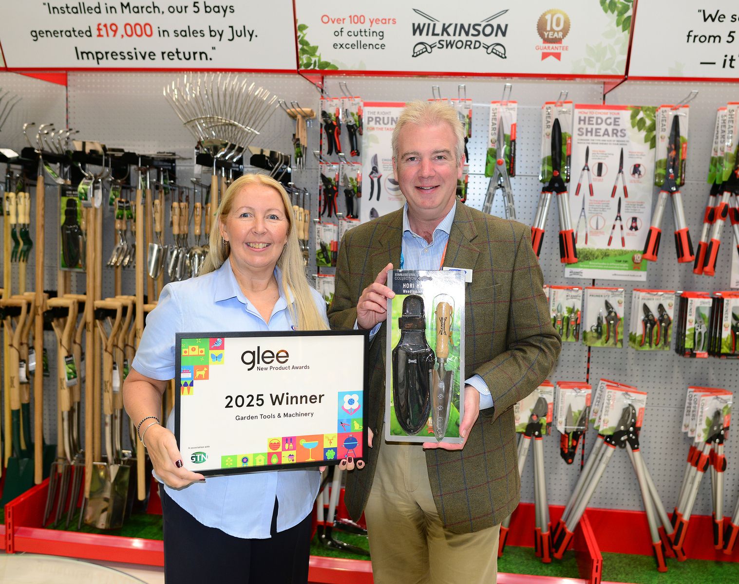 Tracey Cooper, National Sales Manager, Garden Tools & Products and Will Timmis, Head of Outdoor Divisions, with the award win