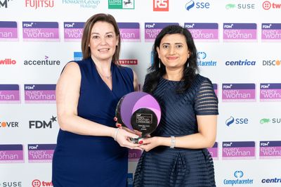 Lesley Tait from Lloyds Banking Group and Vibhusha Raval, Winner of the 'Digital Star Award' (sponsored by Lloyds Banking Group) at the 2023 FDM everywoman in Technology Awards