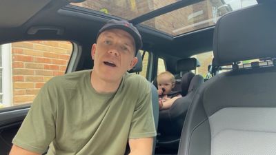 'Genius' dad hacks content - car seat karaoke