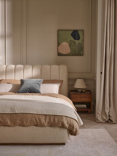 Sloane Kingsize Fluted Bed in Natural Boucle