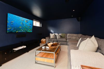 Perfect-Stays-Roscarrock-TV-room.jpg