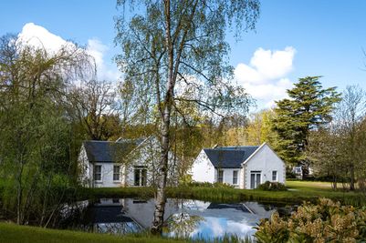 SCHLOSS Roxburghe_Cottages.jpg