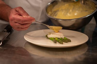 Asparagus, poached bantam egg, hollandaise and grated truffle 