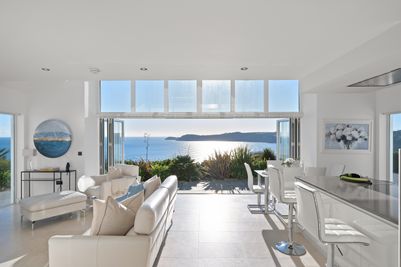Perfect-Stays-Serenity-living-area.jpg