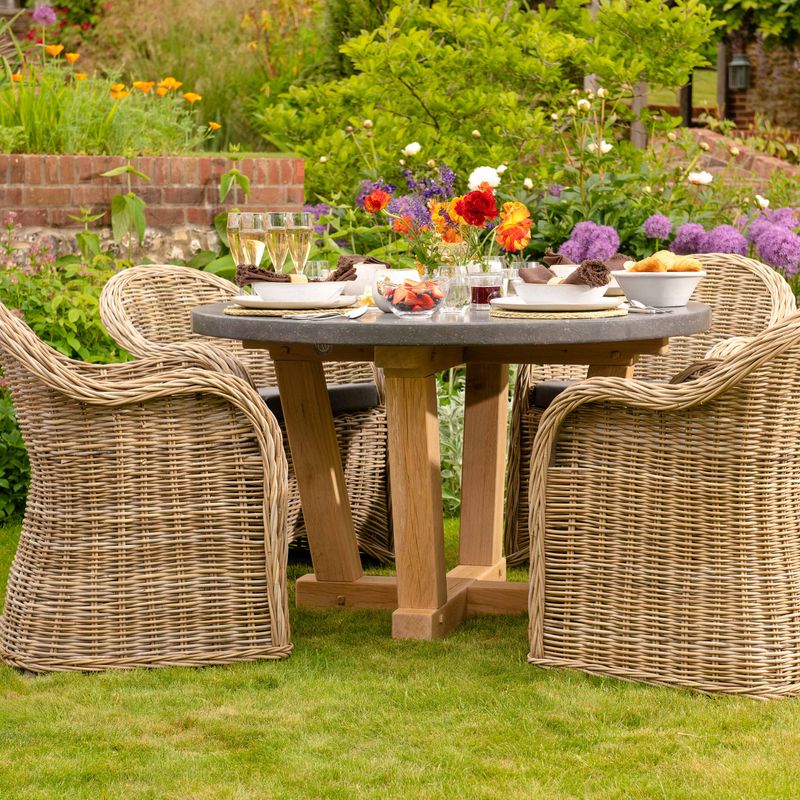 Oxenwood Outdoor Quintus Circular Dining Table