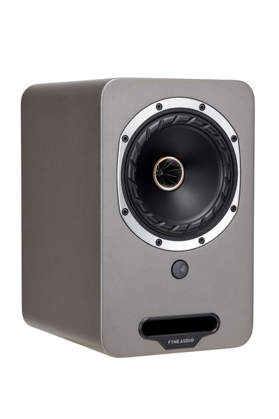 Cubitt-5-Primary-3Q-Pearl-Titanium.jpg