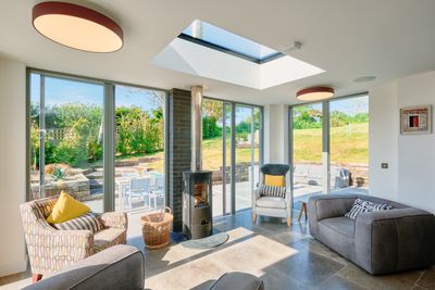 Perfect-Stays-Trewhella-living-area.jpg