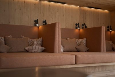 Feldhof_Rest Room Orange2.jpg