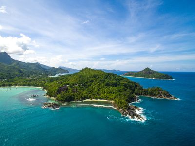 Constance Ephelia, Seychelles - Aerial view.jpg