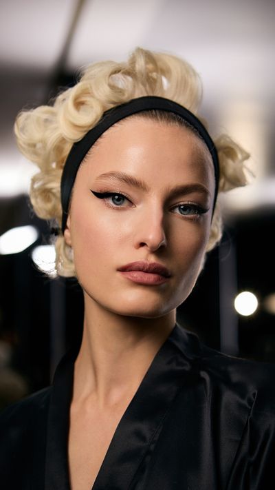 FS_WOMAN_SS25_BEAUTY_BTS_SHOTS_FINAL_LOOK_SHOT_FELICE_IMG_8792_9_16.jpg