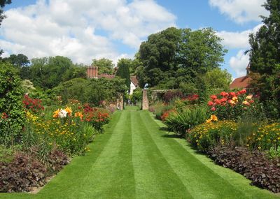 Pashley Manor Gardens - Herbaceous Borders