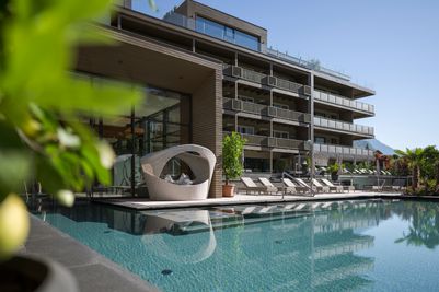 Feldhof_Outdoor Pool.jpg