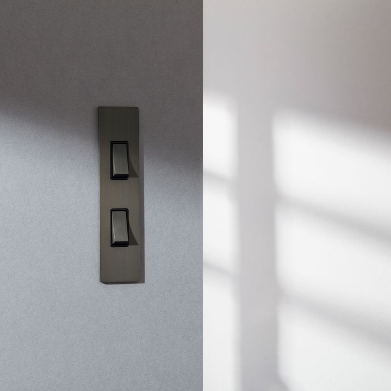 Architrave rocker grid switch