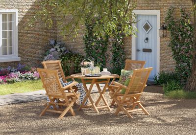Acacia Wooden GLGFTKTB03 - Round Table - GLGFTKCH02 4x Chairs-300dpi.jpg