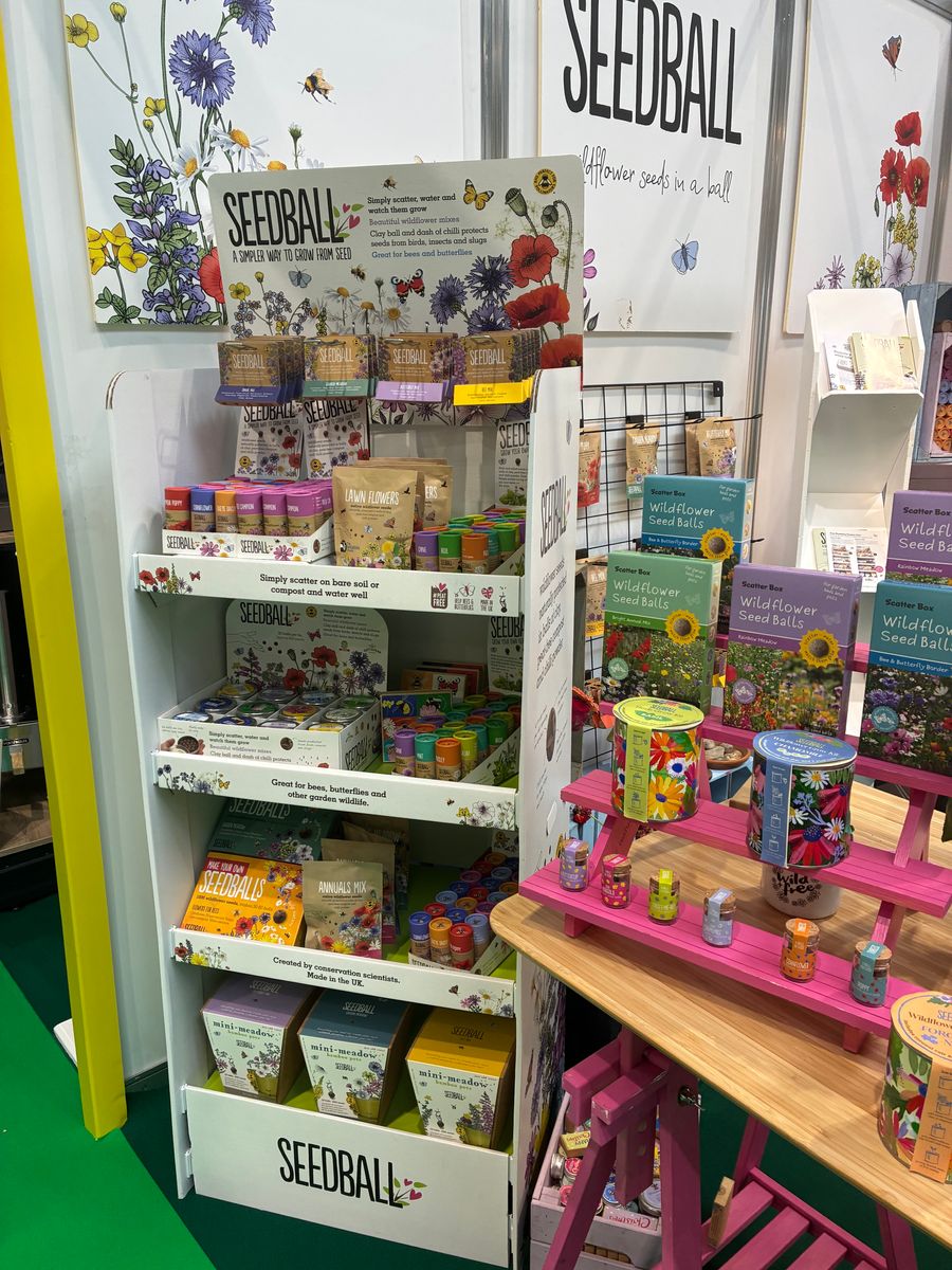 Free standing display unit